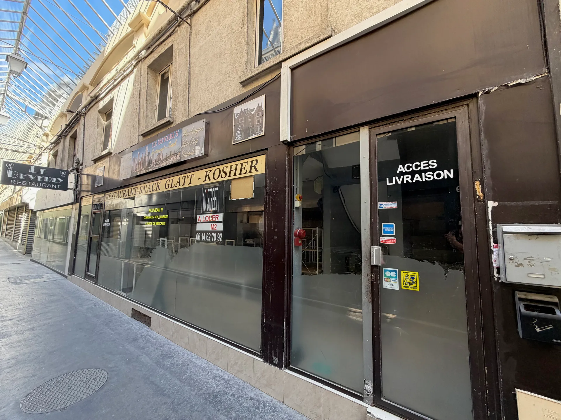 Local 100 m² avec extraction, Sentier — photo 1