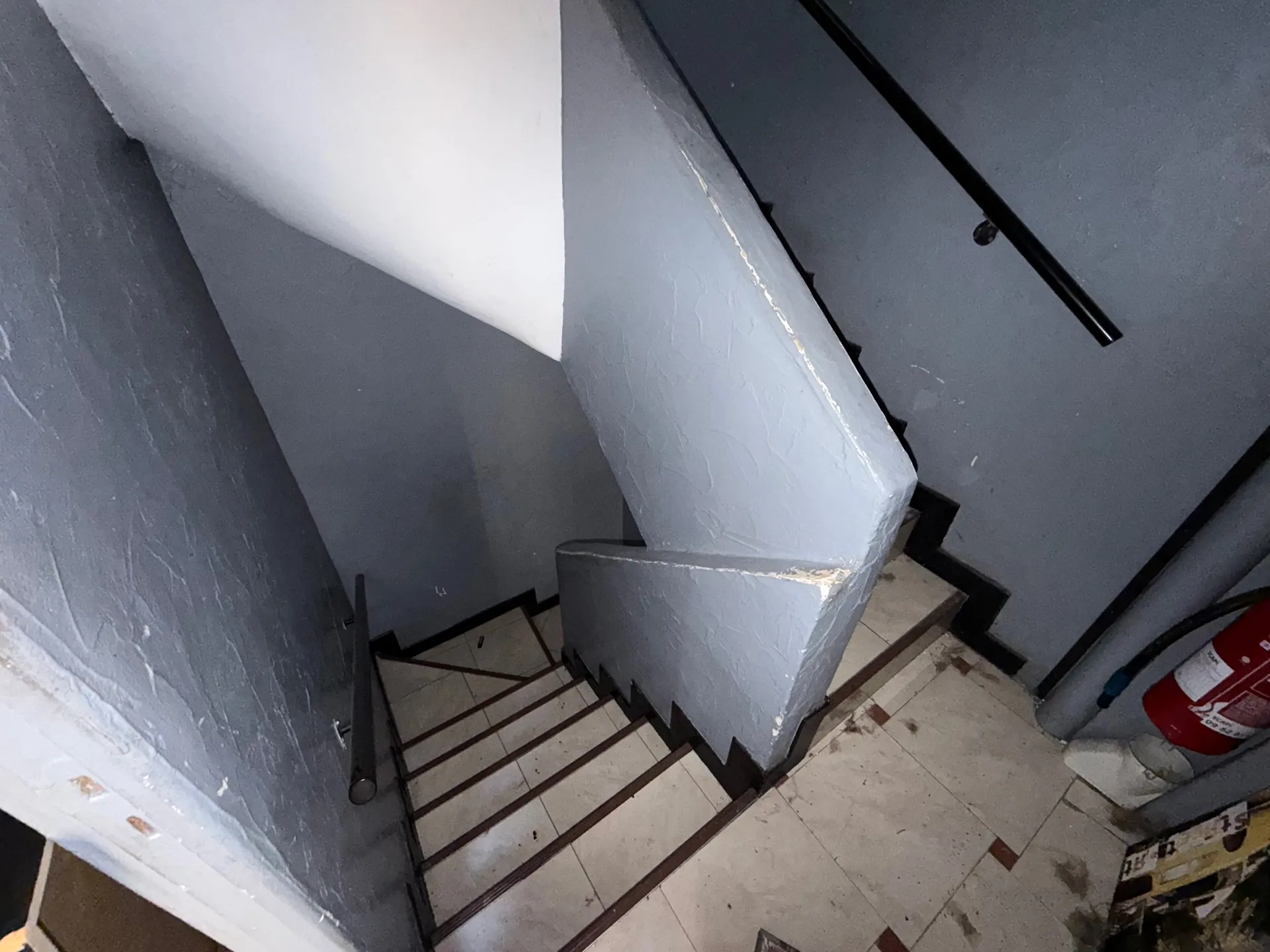Local 100 m² avec extraction, Sentier — photo 5