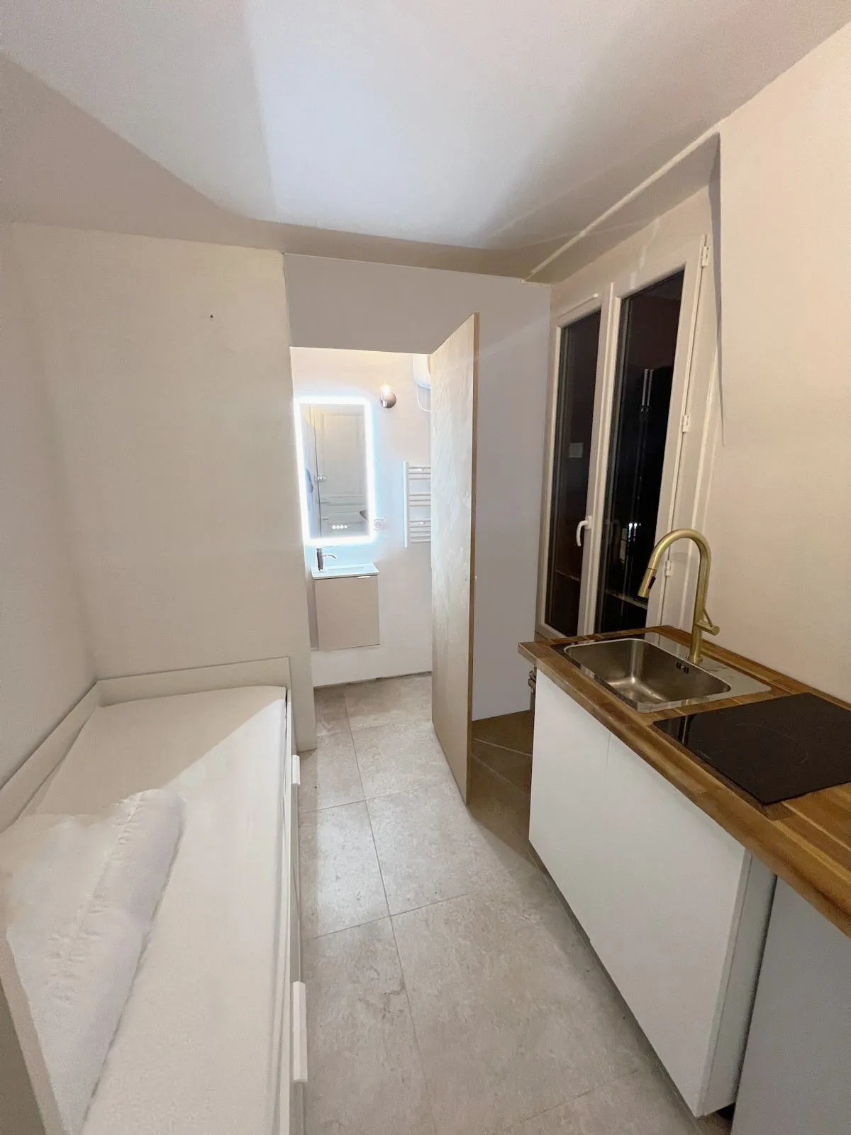 Studette meublée, refaite à neuf, Paris 16
